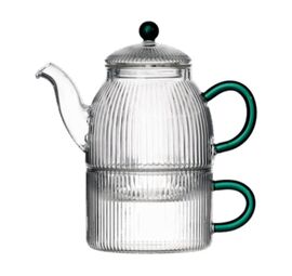 Czajnik zaparzacz i filiżanka 