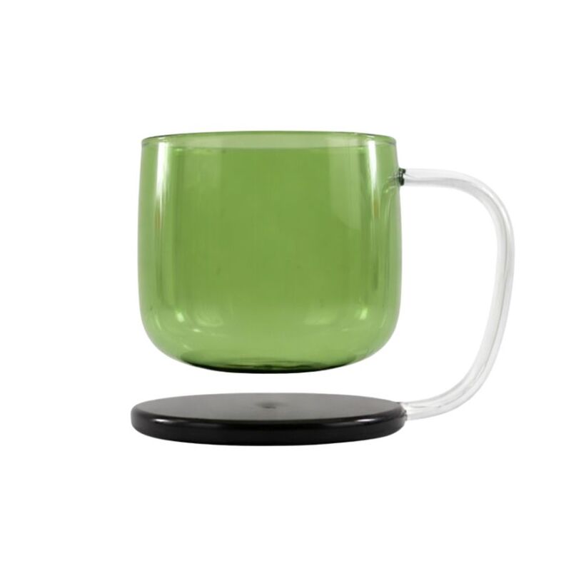 Szklanka z uchem lewitująca